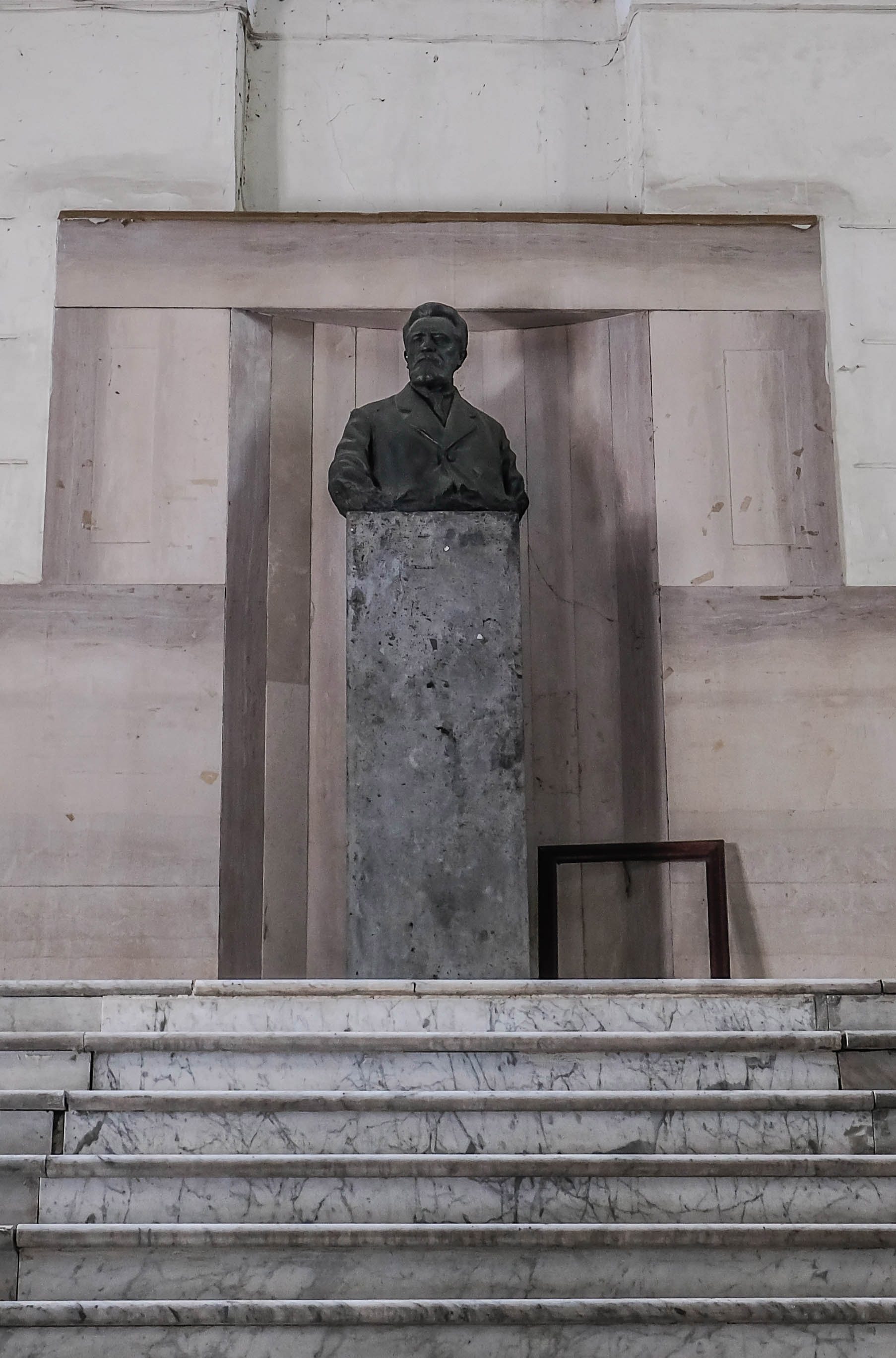 Leonardo Bianchi's bust, Naples (1).jpg